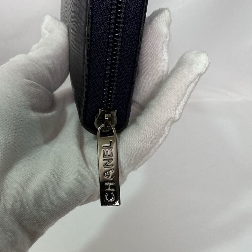 Authentic CHANEL Iridescent Purple Caviar Zip Lizard Embossed Yen Wallet - Picture 7 of 16